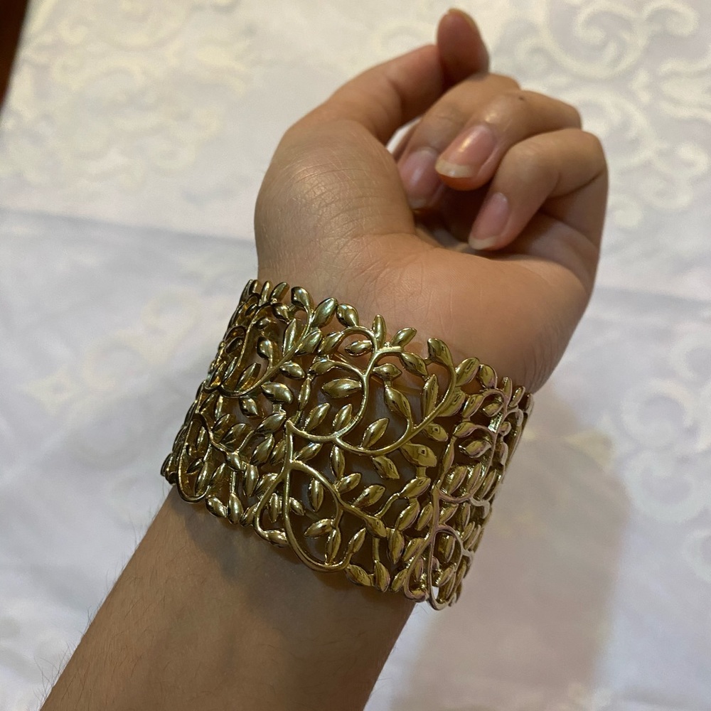 Wristbands/ wrist bracelet